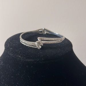 Hinge bracelet
